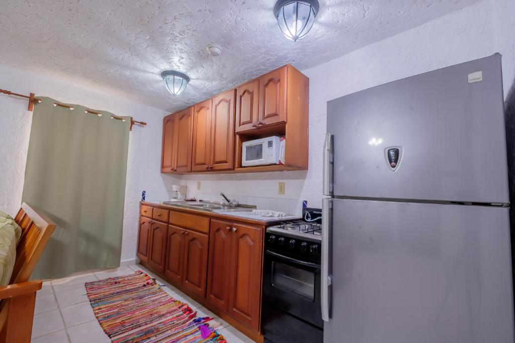 Una cocina o zona de cocina en Seven Seas Resort Adults Only