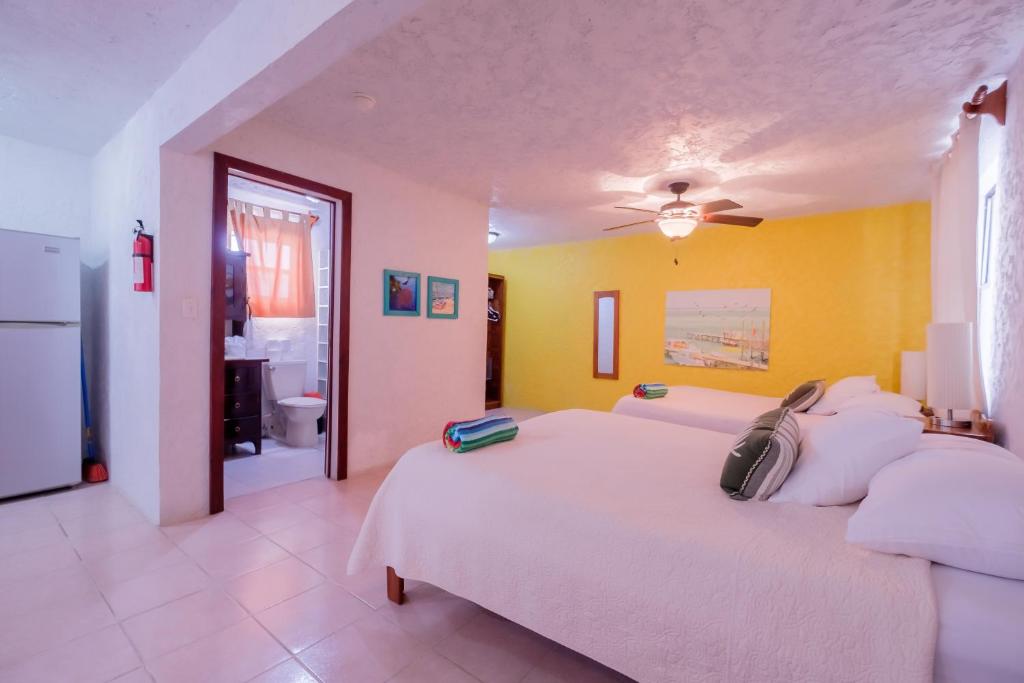 Cama o camas de una habitación en Seven Seas Resort Adults Only