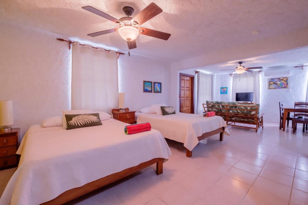 Cama o camas de una habitación en Seven Seas Resort Adults Only