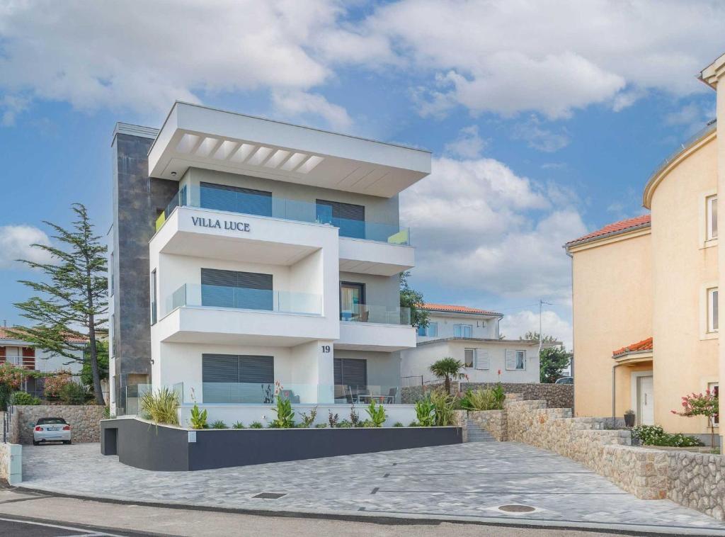 Το κτήριο όπου στεγάζεται  το διαμέρισμα
