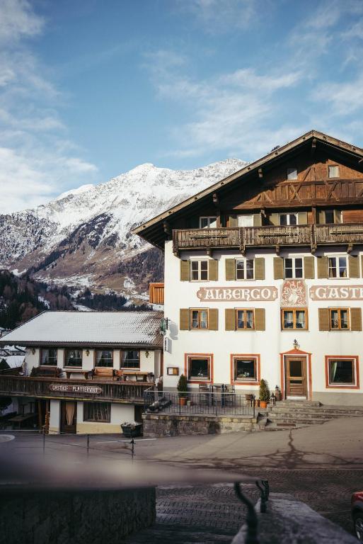 Nespecifikovaný výhled na hory nebo výhled na hory při pohledu z hotelu