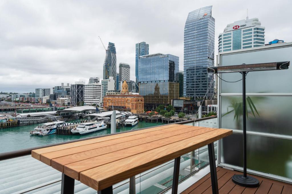 Penthouse apartment with stunning Harbour views - Resim 41