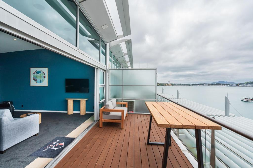 Penthouse apartment with stunning Harbour views - Resim 40