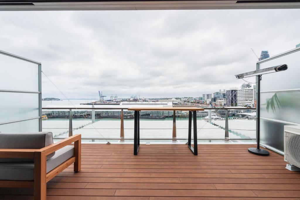 Penthouse apartment with stunning Harbour views - Resim 39