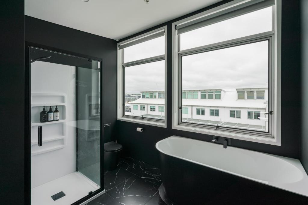 Penthouse apartment with stunning Harbour views - Resim 8