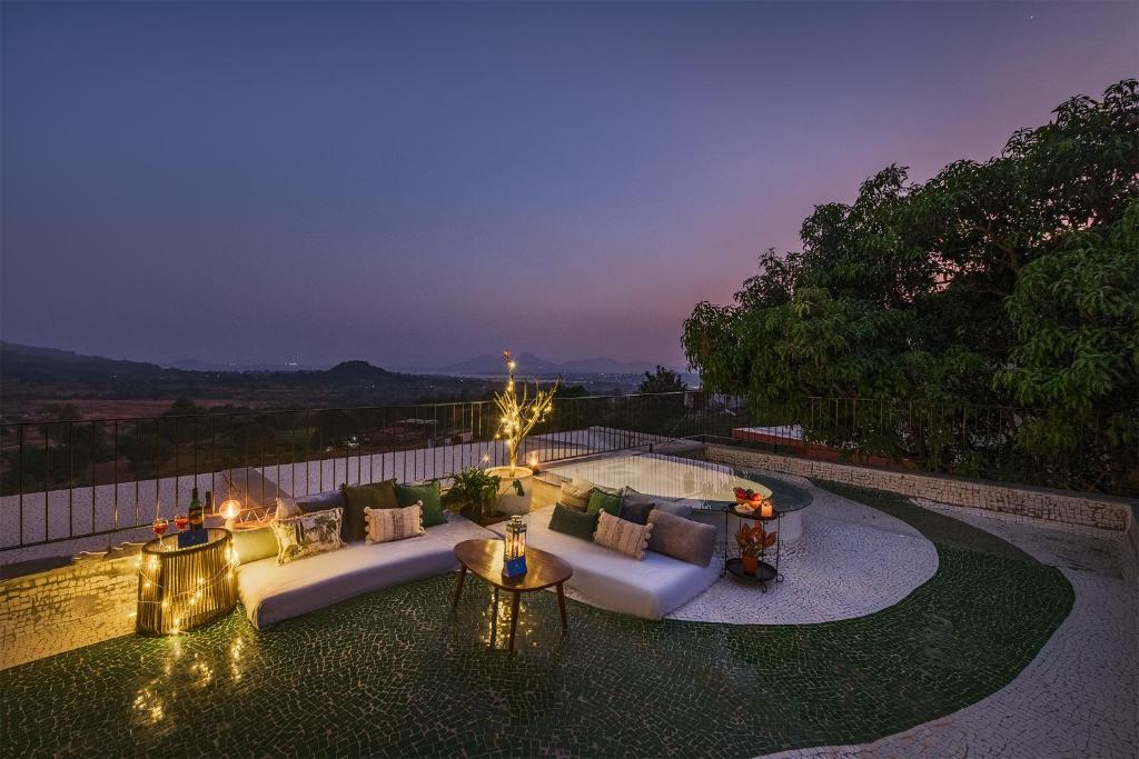 SaffronStays Ikigai Bonsai - 8BR Balinese-Indian villa estate with 2  infinity pools, jacuzzi & lotus pond, Wdhiware (updated prices 2026)