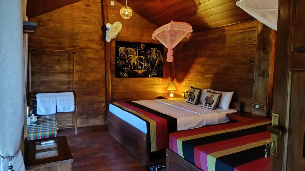 Postel nebo postele na pokoji v ubytování Sigiriya Rock View Tree house