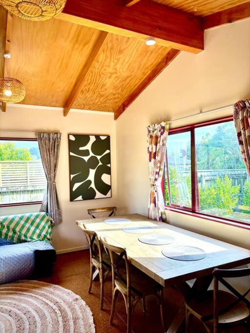 Posezení v ubytování Spacious one bedroom guesthouse close to town