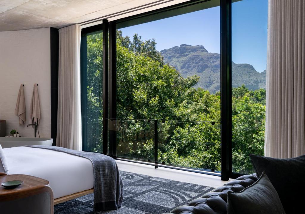 Future Found Sanctuary in Hout Bay by NEWMARK - 森林活动套套装