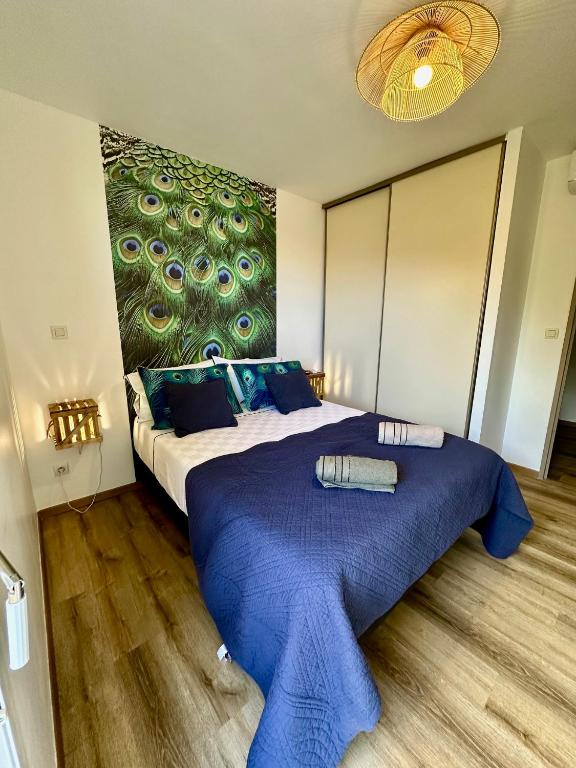 Postel nebo postele na pokoji v ubytování Le Roquefeuil T4 Duplex St-Gilles
