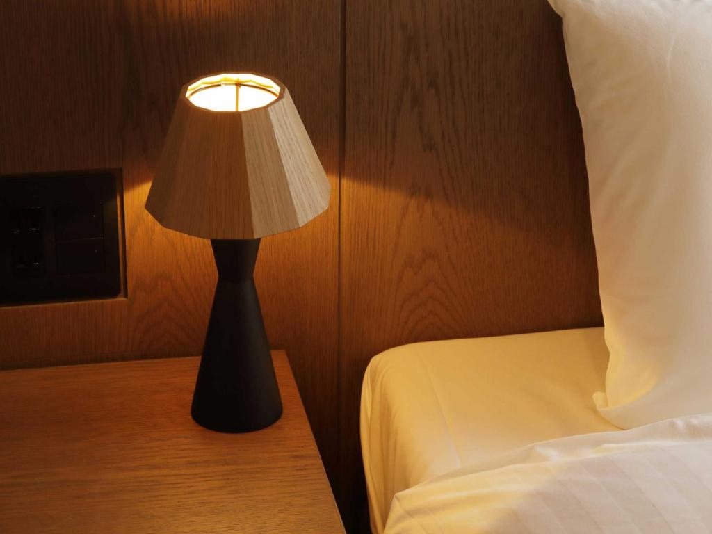 Postel nebo postele na pokoji v ubytování Smart Place Inn Kyoto Nijojo-mae Station