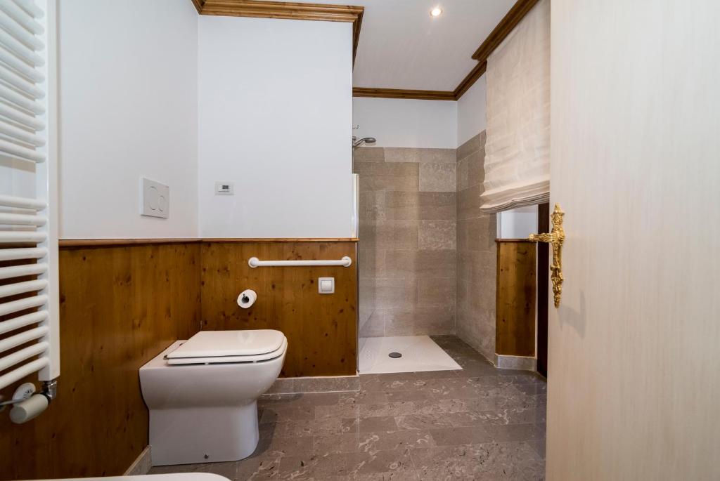 Koupelna v ubytování Càdor Hotel