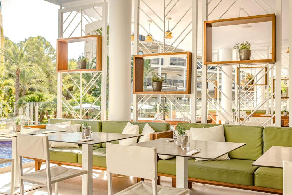 Uma área de estar em Zafiro Palace Palmanova