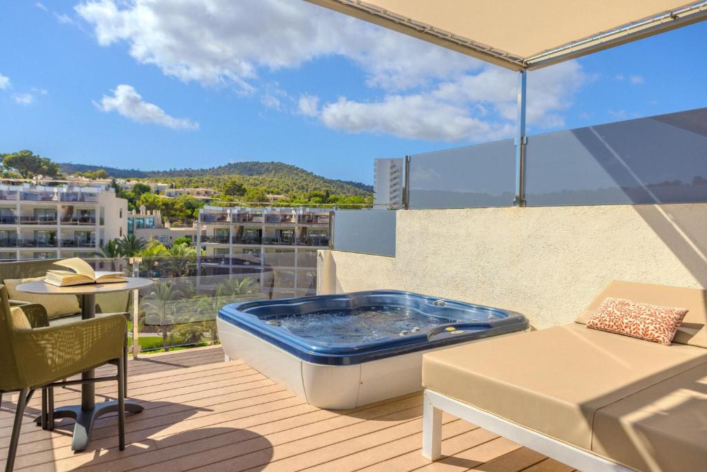 Zafiro Palace Palmanova - 阁楼初级套房