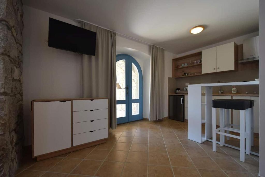 Kuchyň nebo kuchyňský kout v ubytování Apartments Insula Insule