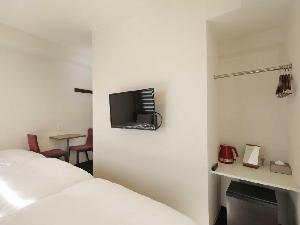 TV a/nebo společenská místnost v ubytování Smart Place Inn Kyoto Nijojo-mae Station