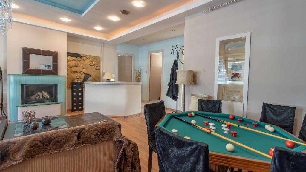 Biliár nebo kulečník v ubytování Evexia suite, central apartment