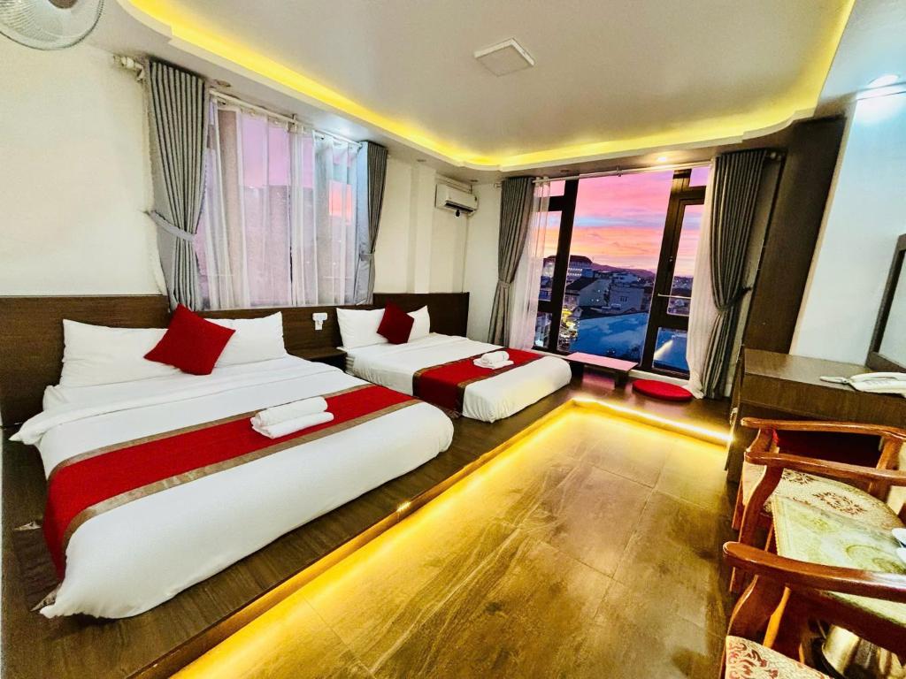 Postel nebo postele na pokoji v ubytování Le Tuan Minh Hotel