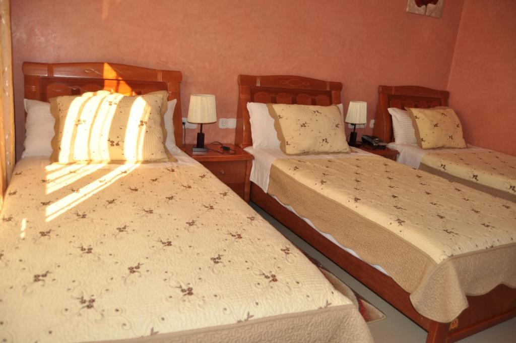Voodi või voodid majutusasutuse Hôtel Atenas toas