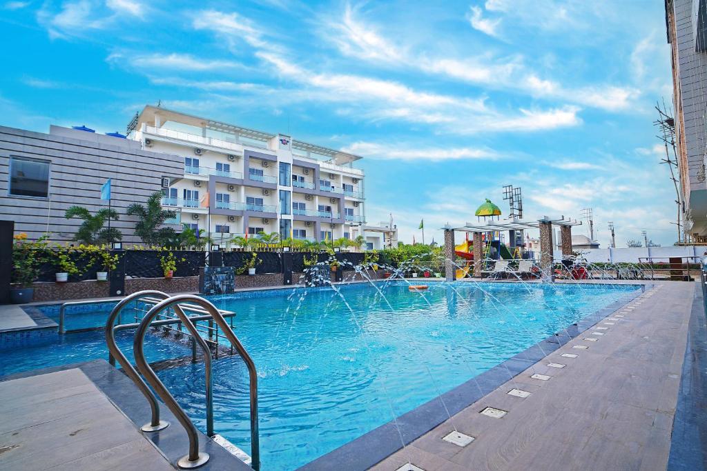 Bazén v ubytování Royal Palace Beach Resort Walking Distance 1 Minutes nebo v jeho okolí