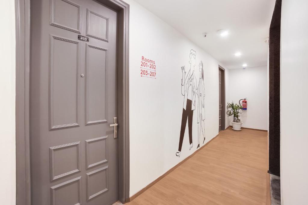 Fotografie z fotogalerie ubytování Super Townhouse 158 Near Netaji Subhash Marg Near Appu Ghar v destinaci Gurgáon