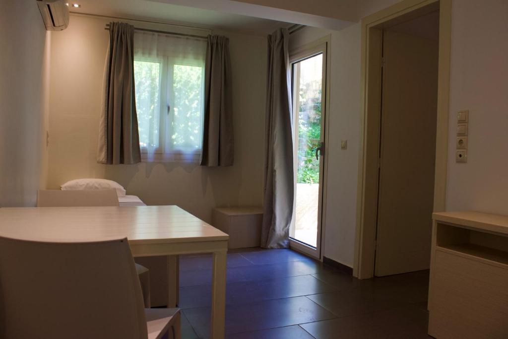 Makris Yialos Apartments - 15