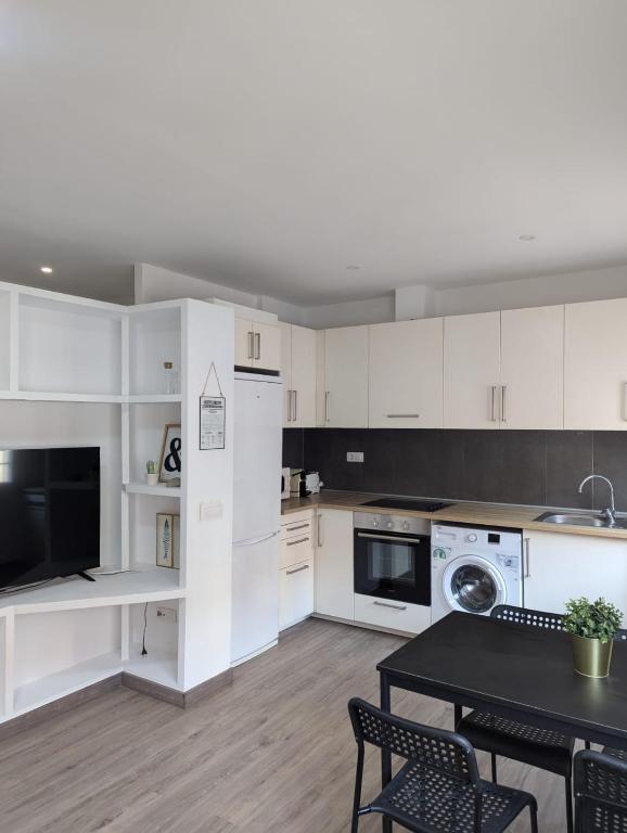Kuchyňa alebo kuchynka v ubytovaní Caliu Apartments Barcelona - Fira