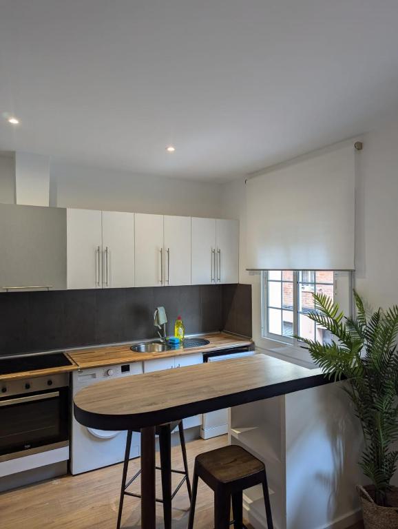 Kuchyňa alebo kuchynka v ubytovaní Caliu Apartments Barcelona - Fira