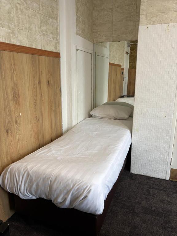 Postel nebo postele na pokoji v ubytování Flex-Inn