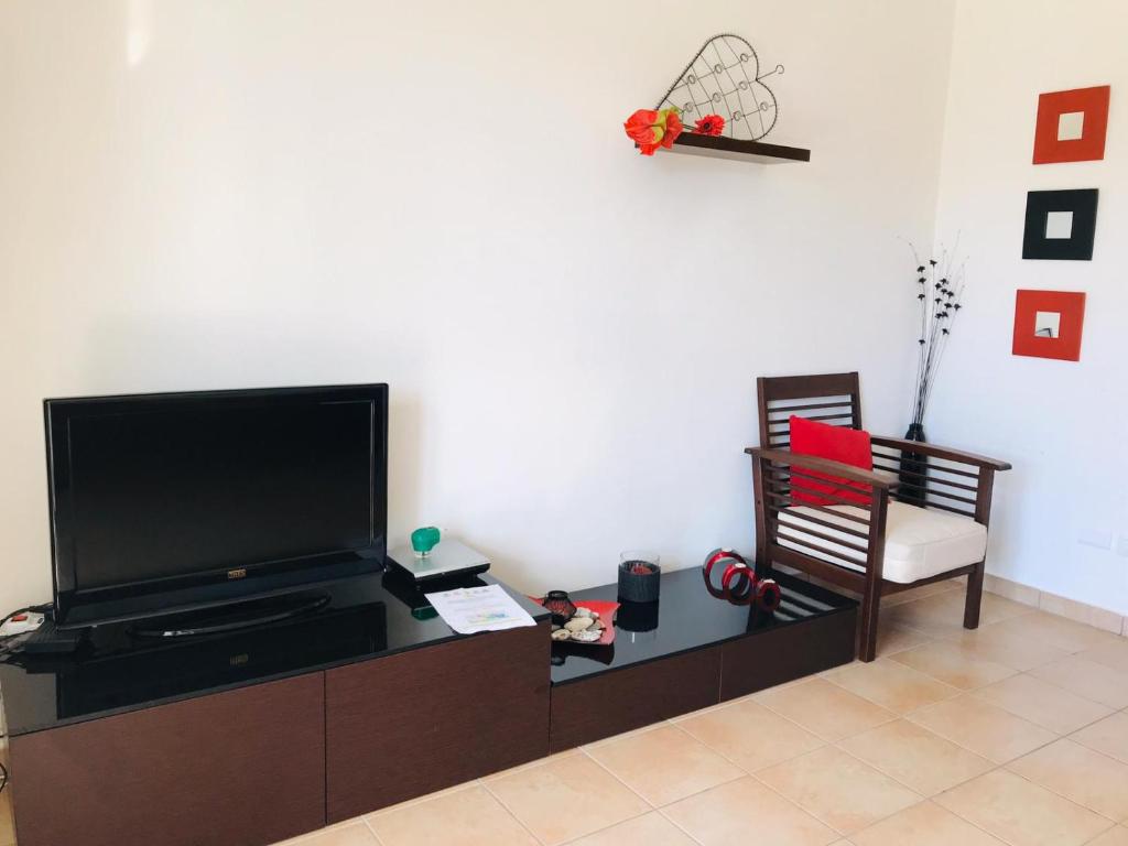 TV a/nebo společenská místnost v ubytování Isca Calabretta Apartments M2
