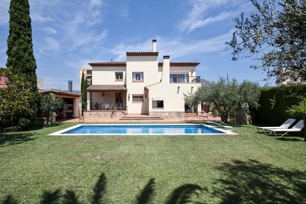 Casa Lujuria, Roses – Updated 2022 Prices