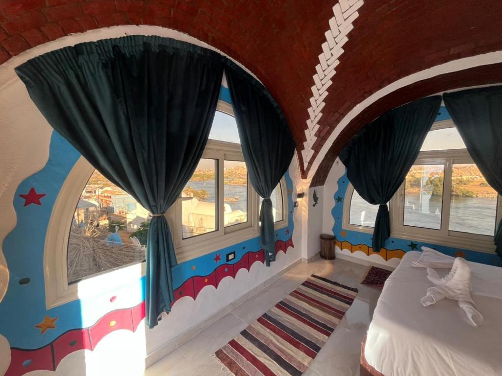 Postel nebo postele na pokoji v ubytování Nubian palace - by kerma hospitality