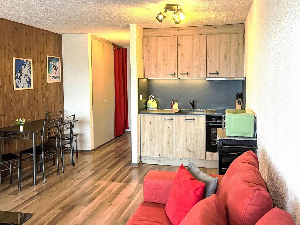 Kuchyň nebo kuchyňský kout v ubytování Studio Beau-Site by Interhome