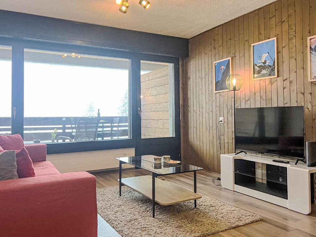 TV a/nebo společenská místnost v ubytování Studio Beau-Site by Interhome