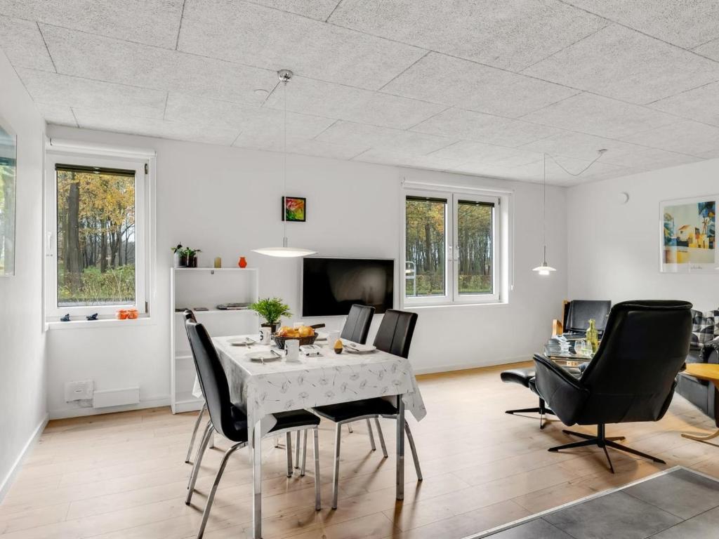 A television and/or entertainment centre at Apartment Kamp - 1km to the inlet by Interhome