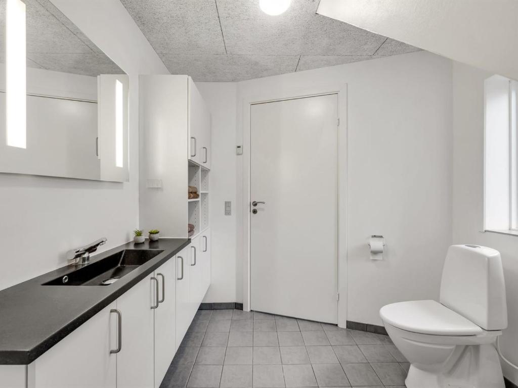 A bathroom at Apartment Kamp - 1km to the inlet by Interhome