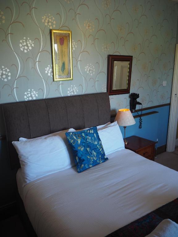 Meare Manor - Double Room With Private Bathroom