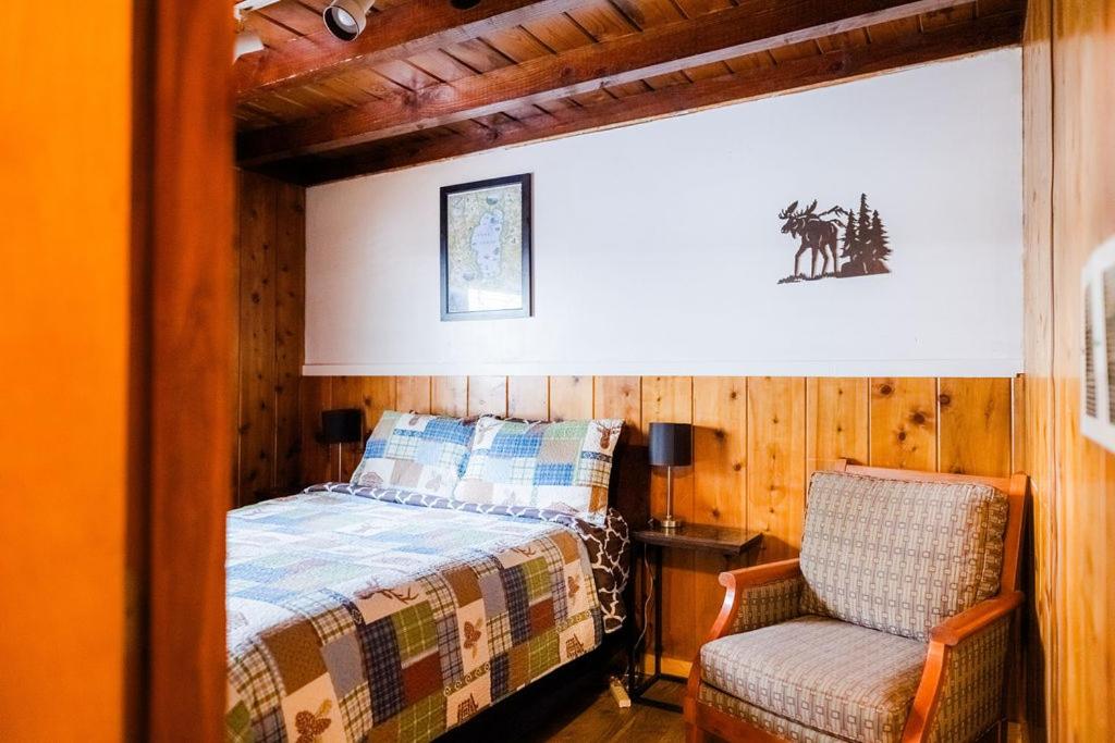 Postel nebo postele na pokoji v ubytování The Washoe Lodge
