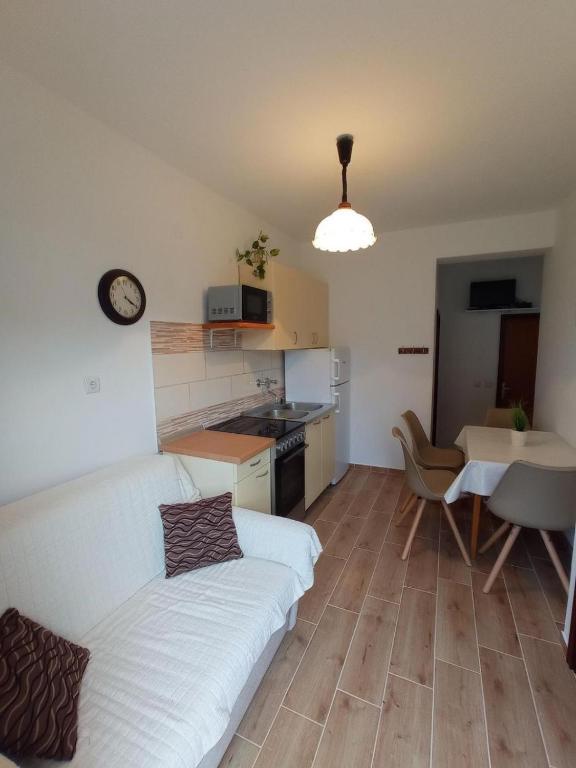 Kuchyň nebo kuchyňský kout v ubytování Apartments Ivo