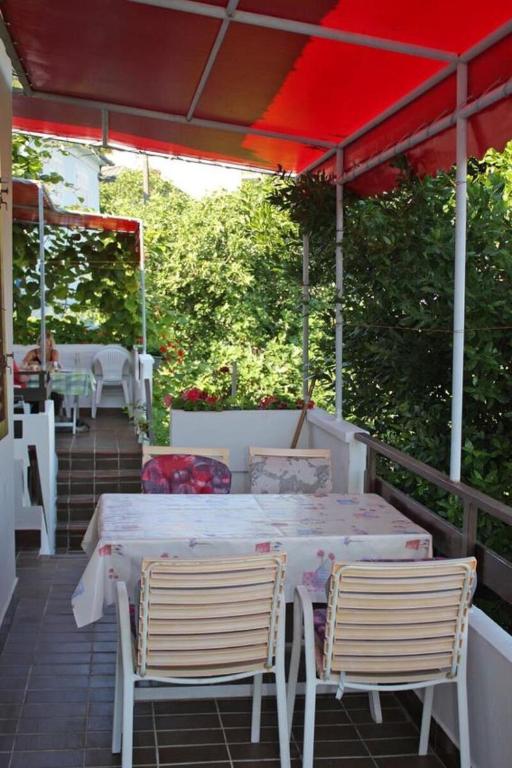 Balkón nebo terasa v ubytování Apartments Ivo