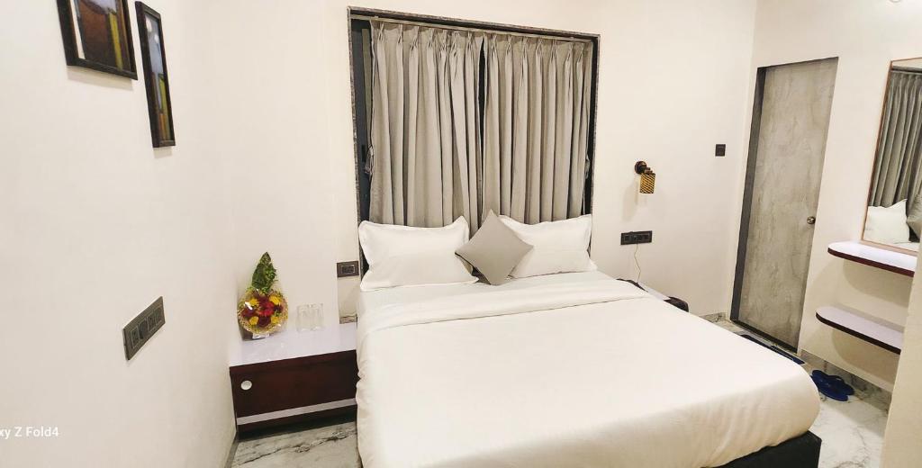 Postel nebo postele na pokoji v ubytování Hotel Sahara Residency