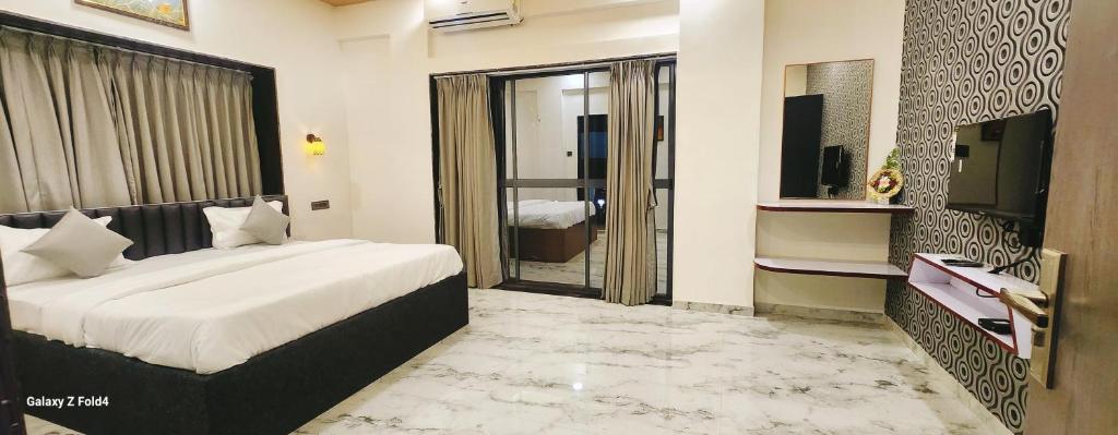 Postel nebo postele na pokoji v ubytování Hotel Sahara Residency