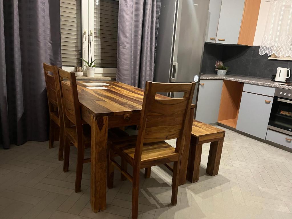 Kuchyň nebo kuchyňský kout v ubytování Ferienwohnung Schwetzingen