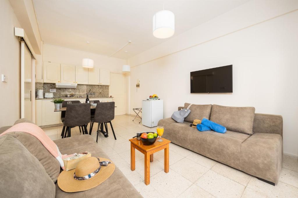 Kuchyň nebo kuchyňský kout v ubytování Stephanos Garden Apartments