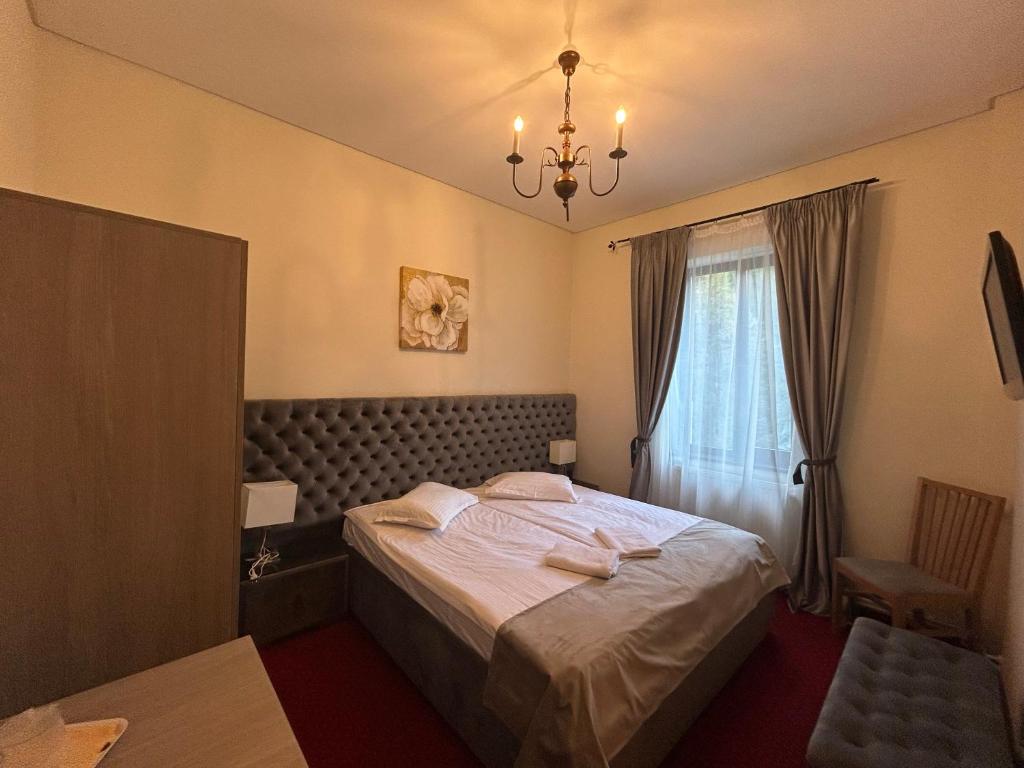 Postel nebo postele na pokoji v ubytování Hotel Stavilar