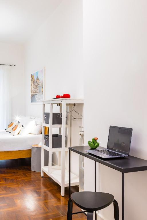 Direlo Guest House - Deluxe Double Room With Balcony