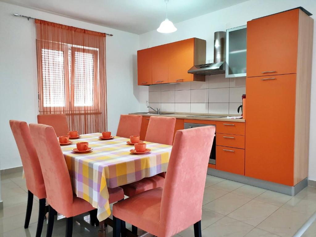 Kuchyň nebo kuchyňský kout v ubytování Apartments Rea