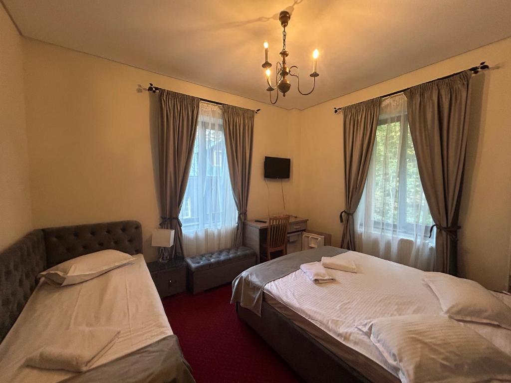 Postel nebo postele na pokoji v ubytování Hotel Stavilar