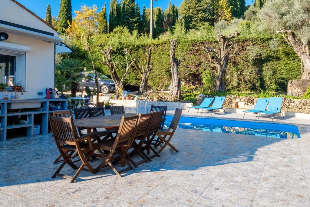 Photo de la galerie de l'établissement Appartement Soleil et Palmiers, à Spéracèdes