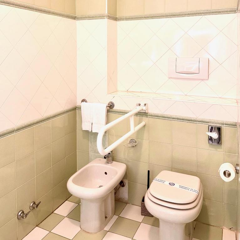 Koupelna v ubytování Hotel Leonardo
